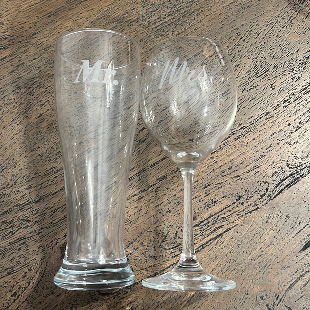 Mr & Mrs wedding glasses